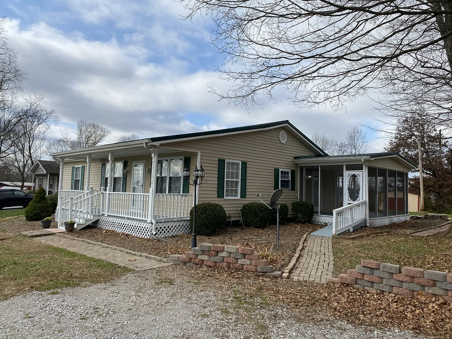 4 bed, 1.5 bath, 960 sqft, $1,250 — Photo 2