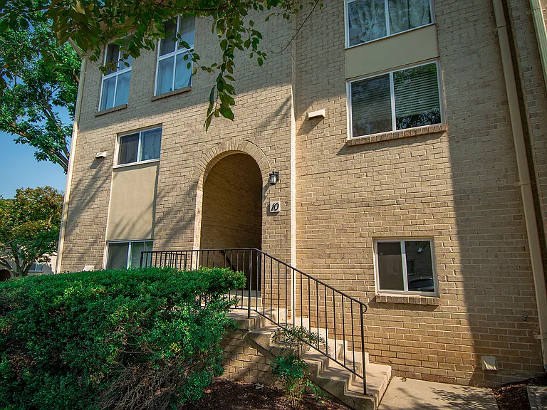Maplewood Villas Apartments Building Exterior 13