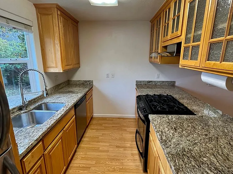 3062 Girard Ct — Photo 8