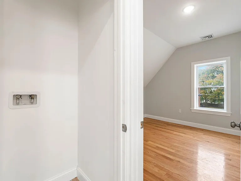 31 Saint Casimir Ave #2 — Photo 8
