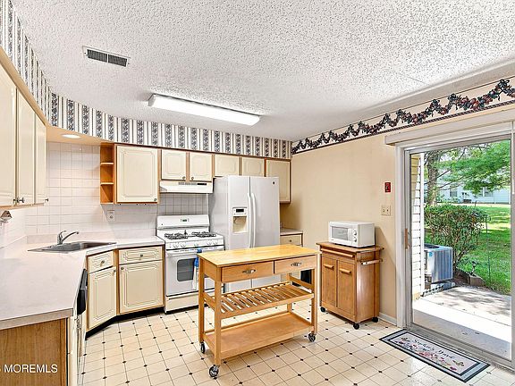 4th image of 25 Wyeth Drive #11