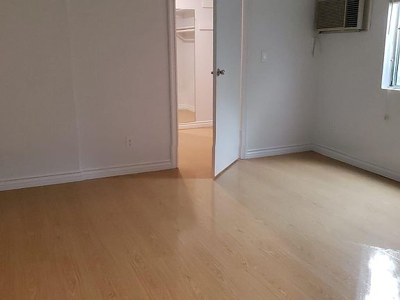 3rd image of 18350 Hatteras St APT 224