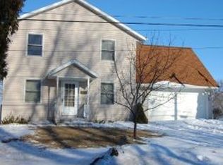 6130 N Bayshore Rd, Oconto, WI 54153