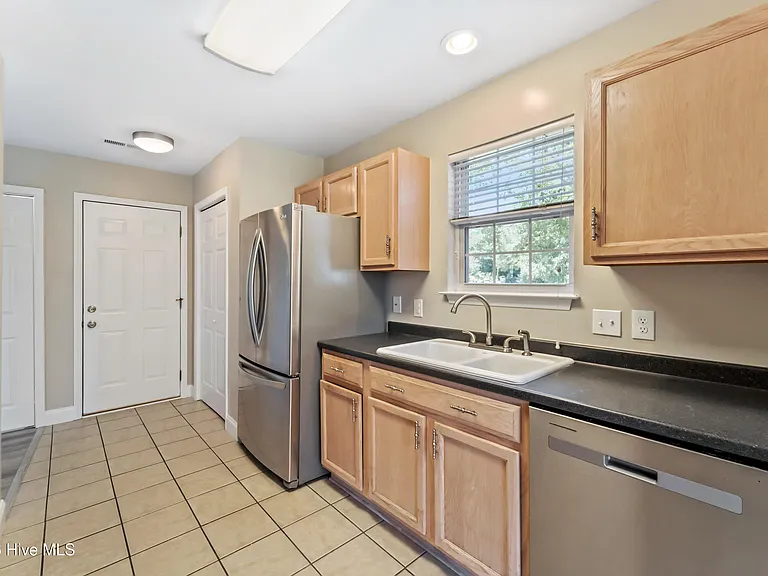 3200 Paramount Way — Photo 8