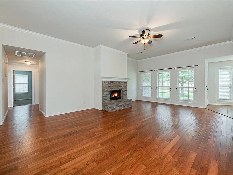 1207 Portsmouth Ct — Photo 7