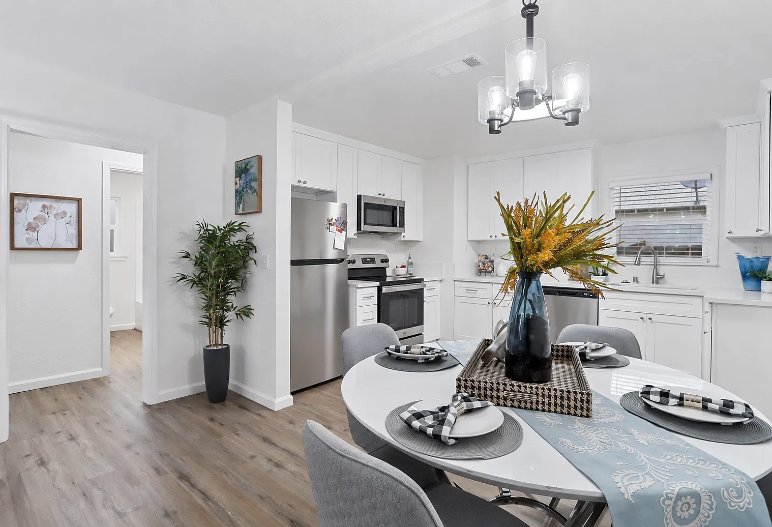 2 bed, 745 sqft, $1,870 — Photo 1