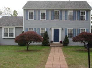 19 Belknap Farm Dr, Johnston, RI 02919