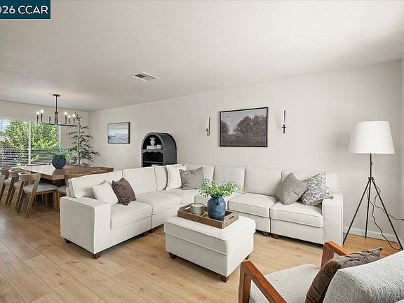 4th image of 1195 Oak Haven Way