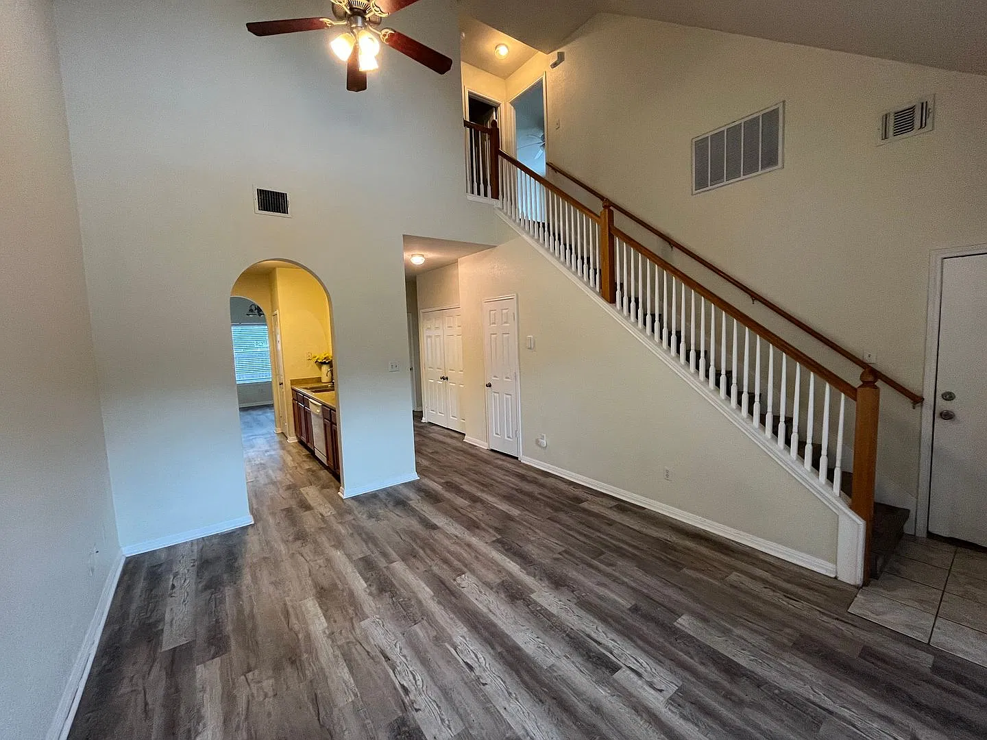 3 bed 2 bath single family home — Photo 2