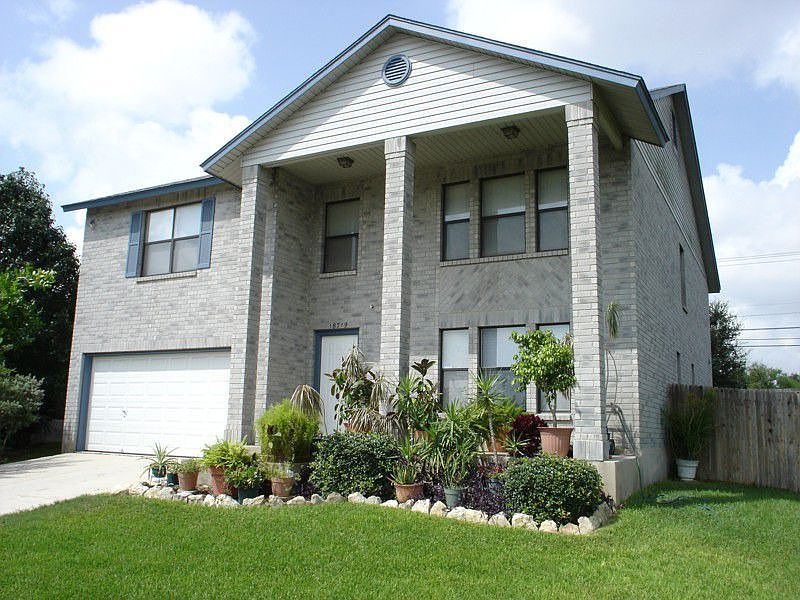 Stately curb appeal