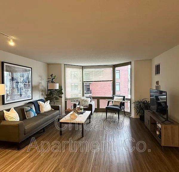 1135 N Dearborn St #402 — Photo 5
