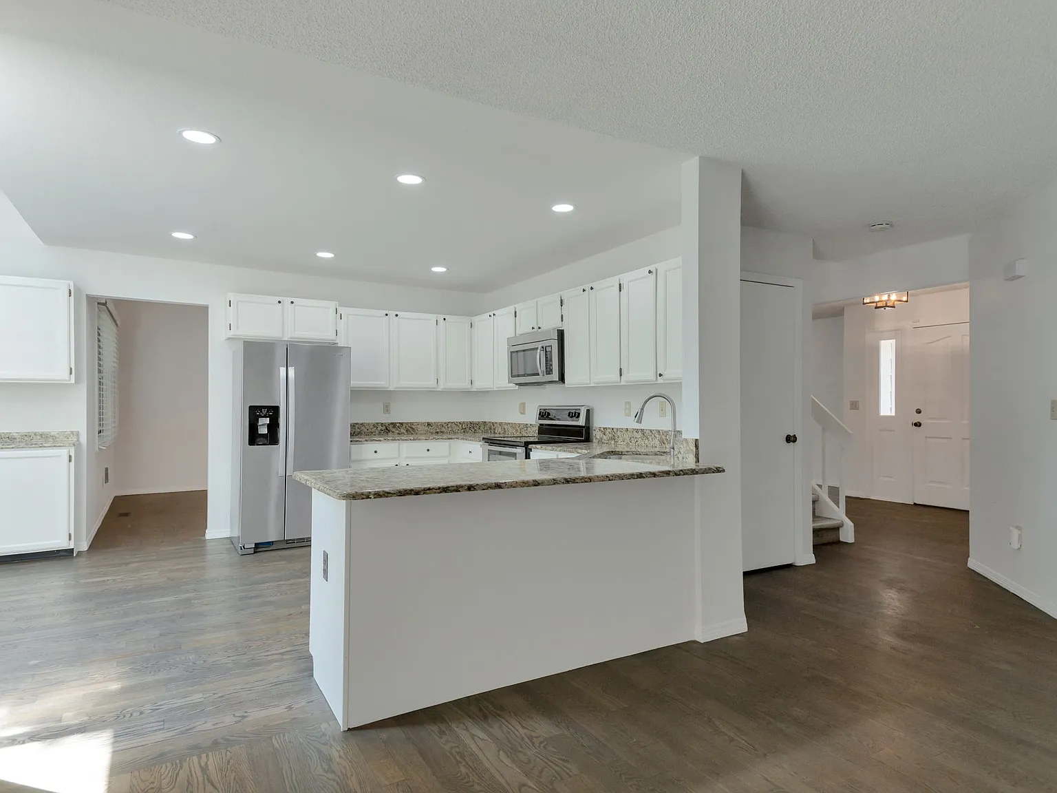 4 bed, 3.5 bath, 3228 sqft, $3,500 — Photo 4