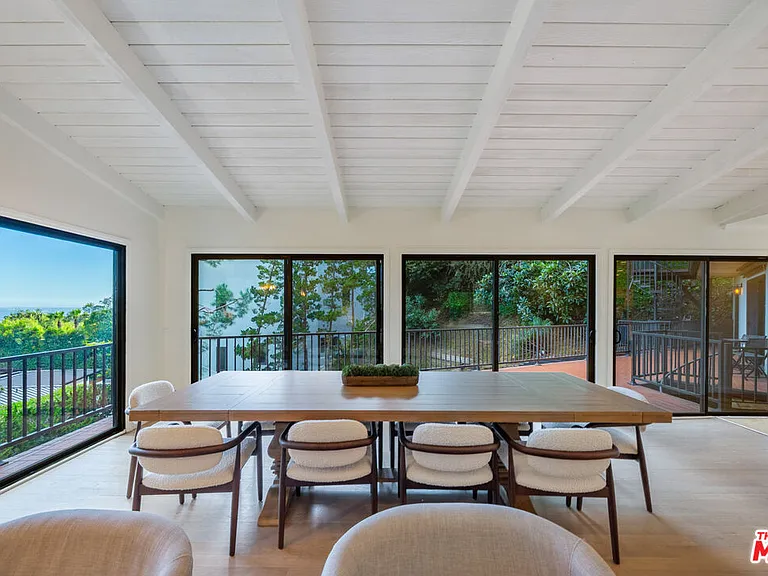 9305 Beverly Crest Dr — Photo 20