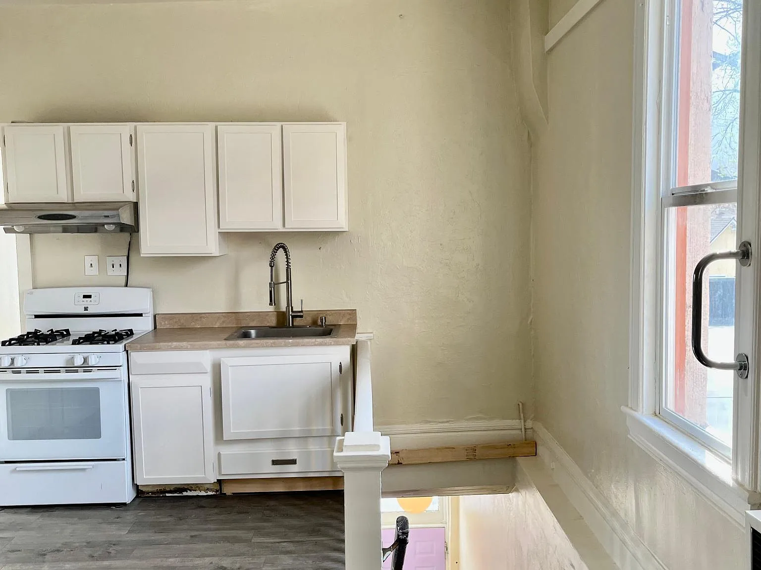 2 bed, 850 sqft, $1,300 — Photo 2