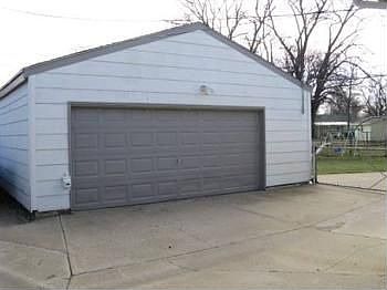 2nd image of 2276 Roach St