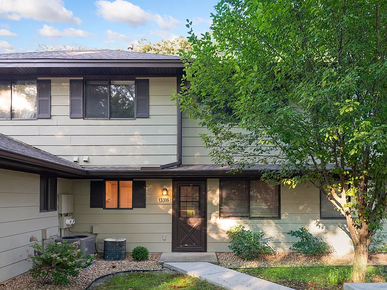 13316 Zenith Ln — Photo 2