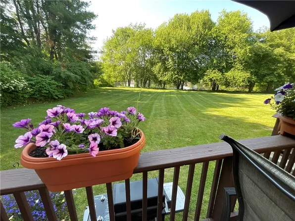 500 E Greenwich Ave APT 113, West Warwick, RI 02893