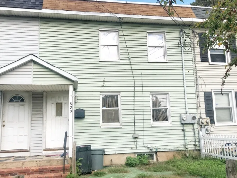 820 E Hazelwood Ave #1