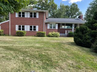 10 Bellaire Dr, New Castle, PA 16105