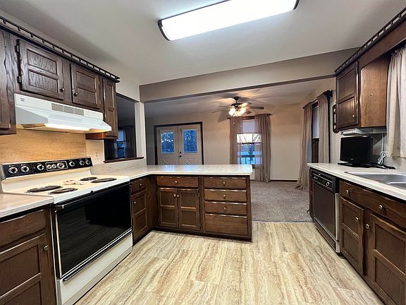 3rd image of 1298 N Cummings Rd