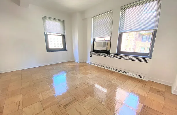 Rented by Manhattan Realty Group | media 11