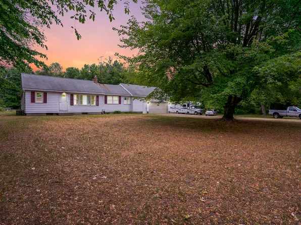 16275 Croswell St, West Olive, MI 49460