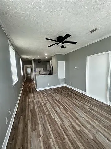 1900 Hollygrove St — Photo 2