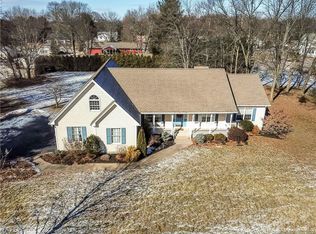 8 Royal Oak Ln, Suffield, CT 06078
