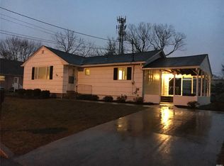 24 Gibbons St, Patchogue, NY 11772