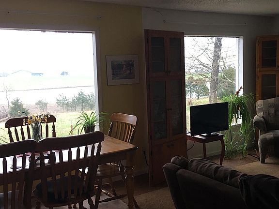 Dining room/Entry view into home