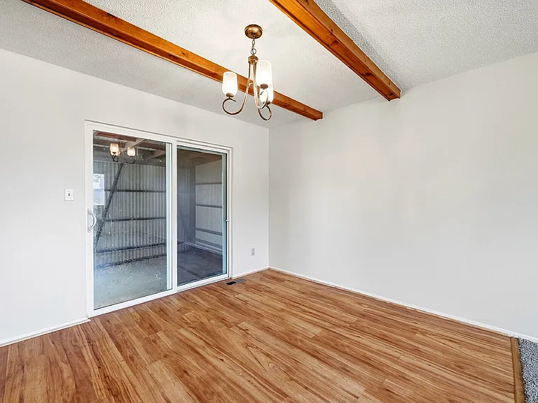 1087 Hathaway Dr — Photo 7