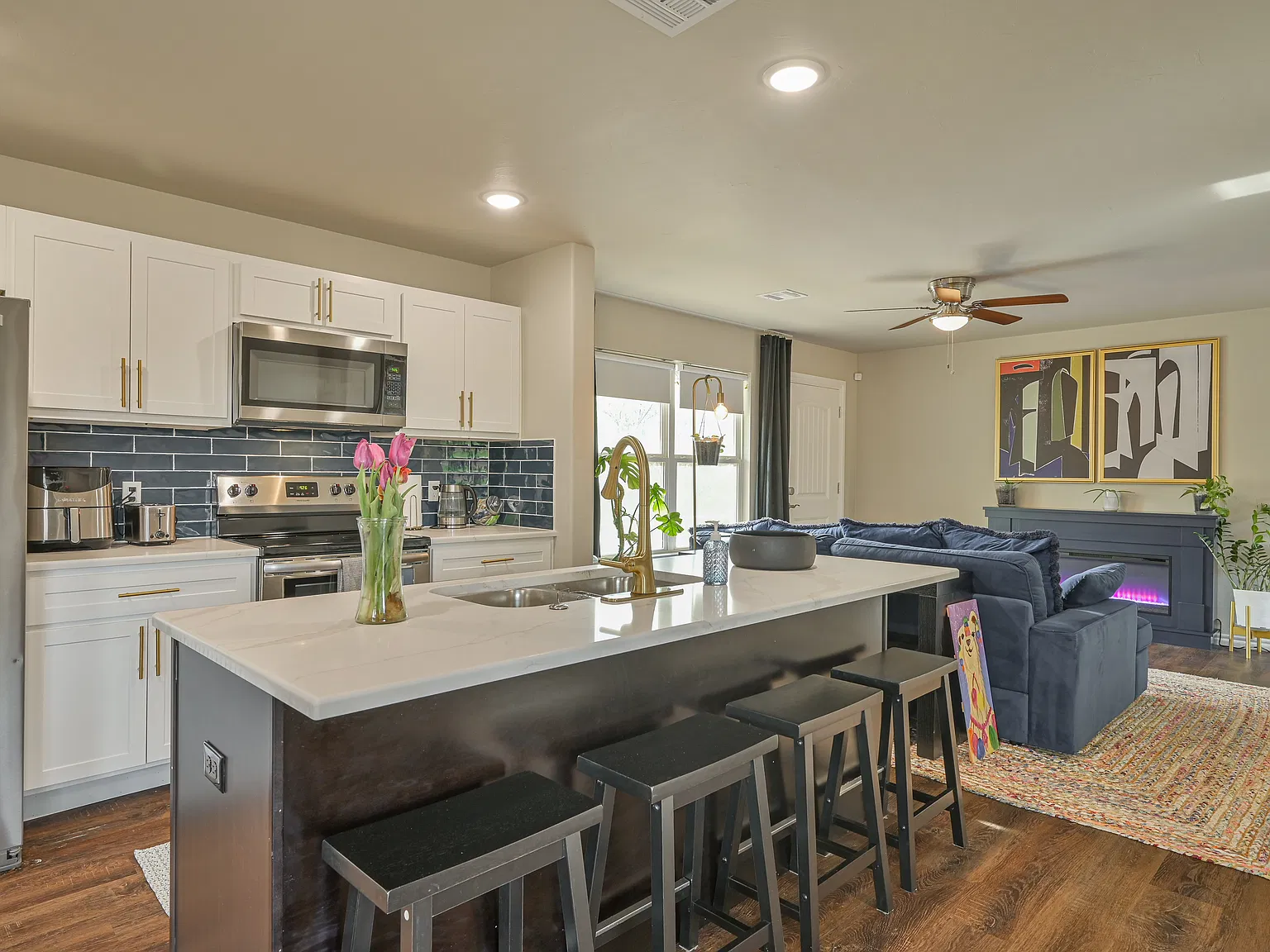 1452 E Park Pl — Photo 3