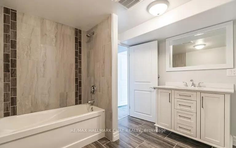 33 A Grove St E #LOWER — Photo 12
