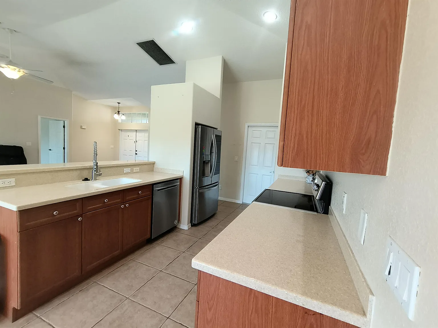 2208 NW 18th Ave - 0 — Photo 2