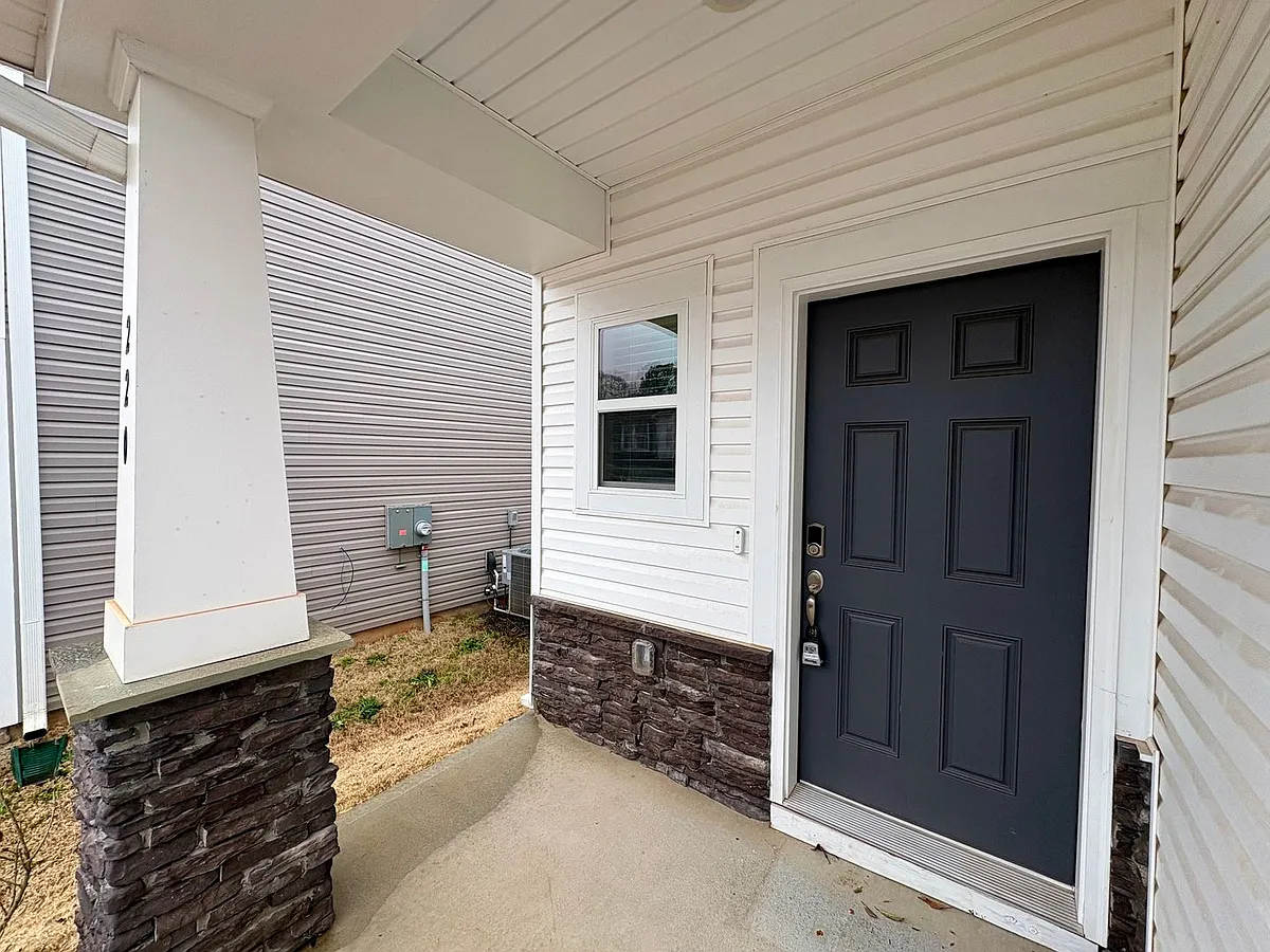 Building Photo - 220 Coulter Ct