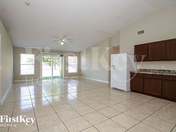 4th image of 713 Harland Ct