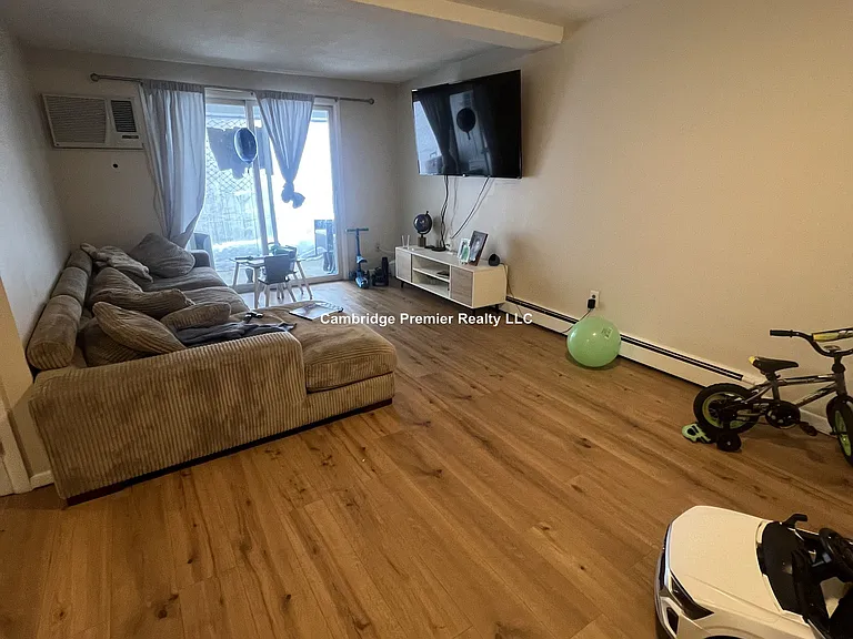 21 Greenwood St #4 — Photo 10