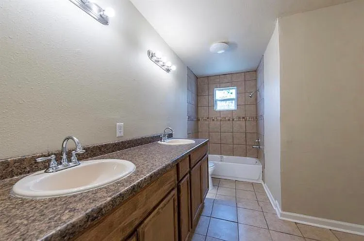 9425 Sierra Dr — Photo 8