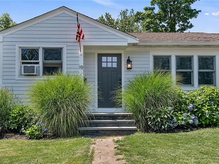 19 Sherwood Rd — Photo 3