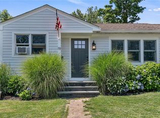 19 Sherwood Rd, Middletown, RI 02842