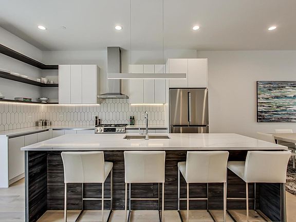 3rd image of 525 N Bishop St #12