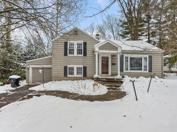 1233 E Jefferson St, Bloomington, IL 61701