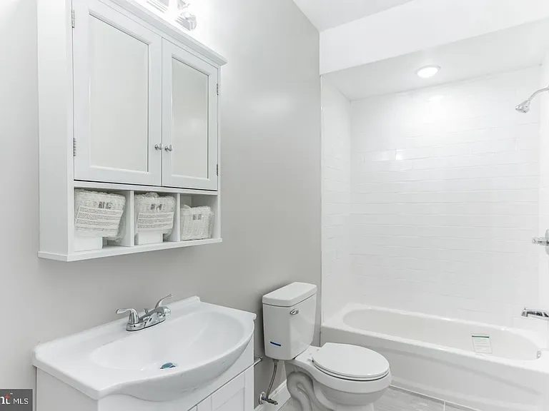 667 N 39th St #1 — Photo 12