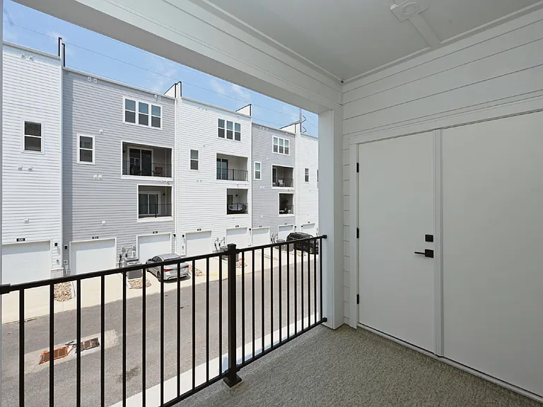 126 Zola Aly — Photo 44