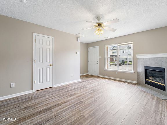 4th image of 103 Pinegrove Ct