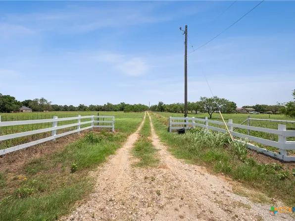 1922 Harwood Rd, Luling, TX 78648