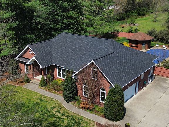 4th image of 213 Bradshaw Rd