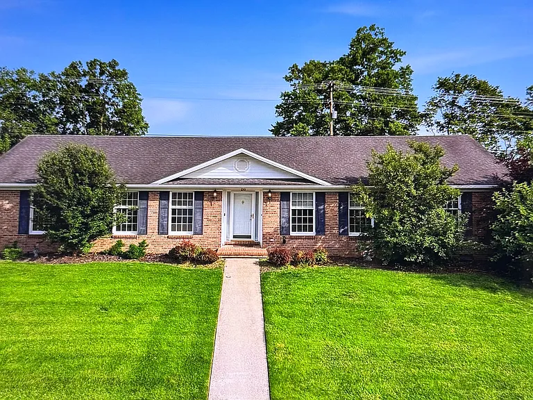 250 Savannah Dr #250 — Photo 1