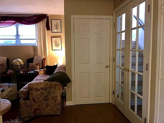 3 bed, 1300 sqft, $2,200 — Photo 4