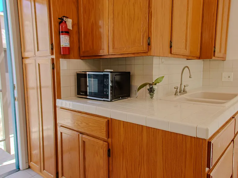 Garfield Avenue Apartments — Photo 27